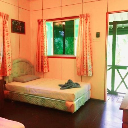 Sukau Backpackers B&B Экстерьер фото